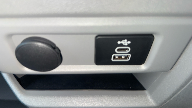 Ford Transit Custom E-320 L1 Rwd 100kW 65kWh H1 Van Limited Auto